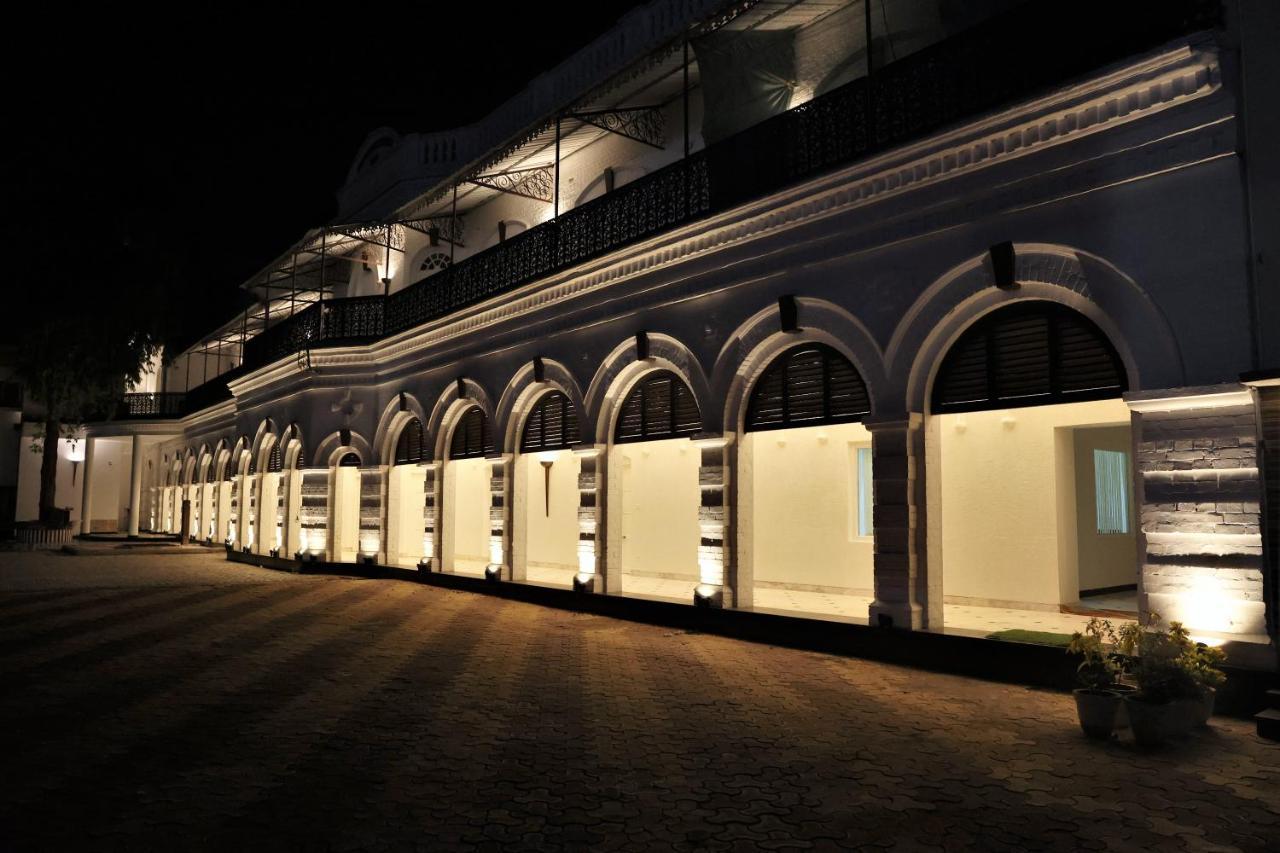 Hotel Saroja Heritage, Varanasi Exterior foto